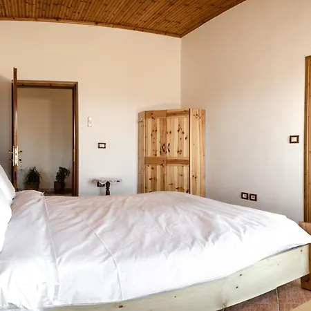 Alpeta Agrotourism & Winery - Roshnik , Guest house *