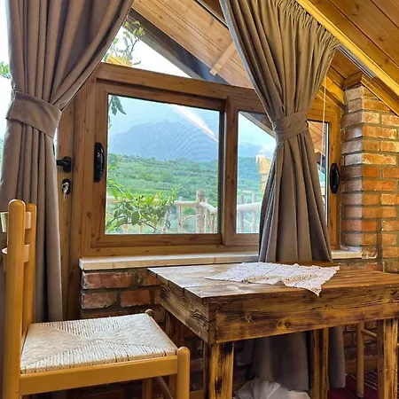 Alpeta Agrotourism & Winery - Roshnik , Guest house