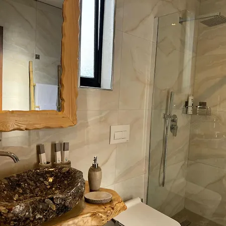 Alpeta Agrotourism & Winery - Roshnik , Guest house