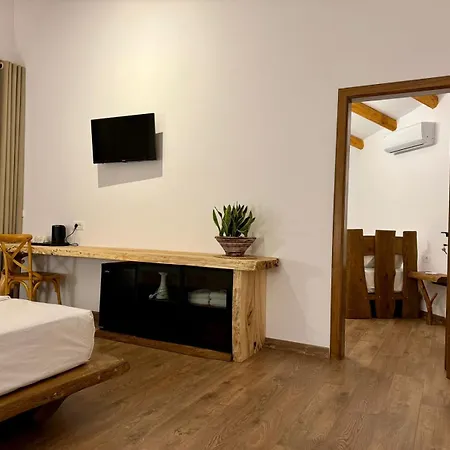 Alpeta Agrotourism & Winery - Roshnik , Guest house *