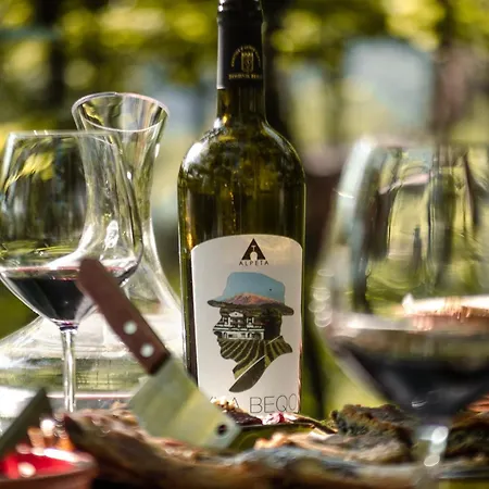 Alpeta Agrotourism & Winery - Roshnik , 招待所 培拉特