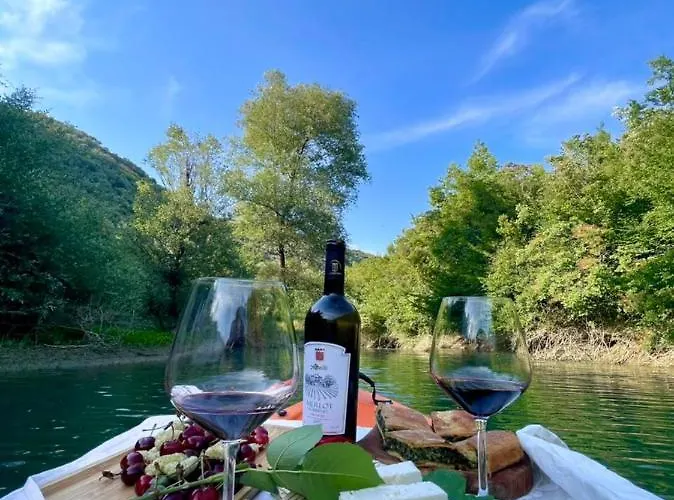 Alpeta Agrotourism & Winery - Roshnik , 4*