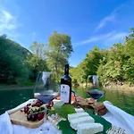 Alpeta Agrotourism & Winery - Roshnik , 3*