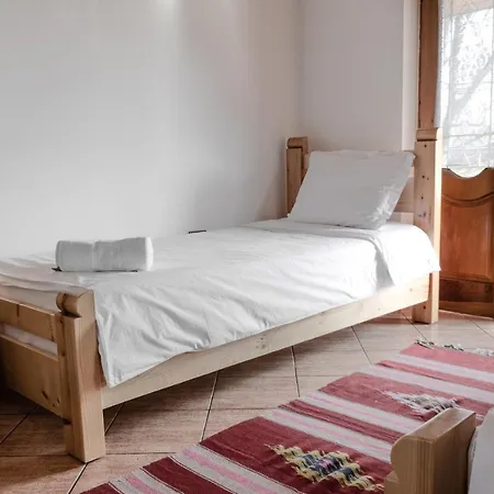 Alpeta Agrotourism & Winery - Roshnik , 3*