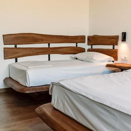 Alpeta Agrotourism & Winery - Roshnik , Gæstehus Berat