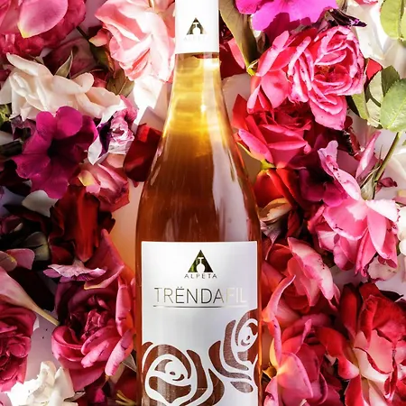 Gæstehus Alpeta Agrotourism & Winery - Roshnik ,